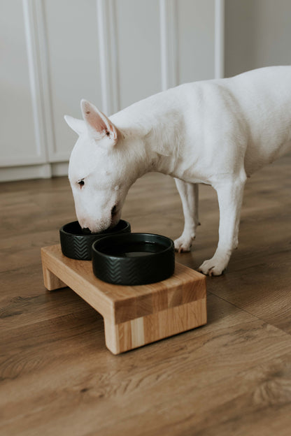 Futternapfständer aus Massivholz für Hunde